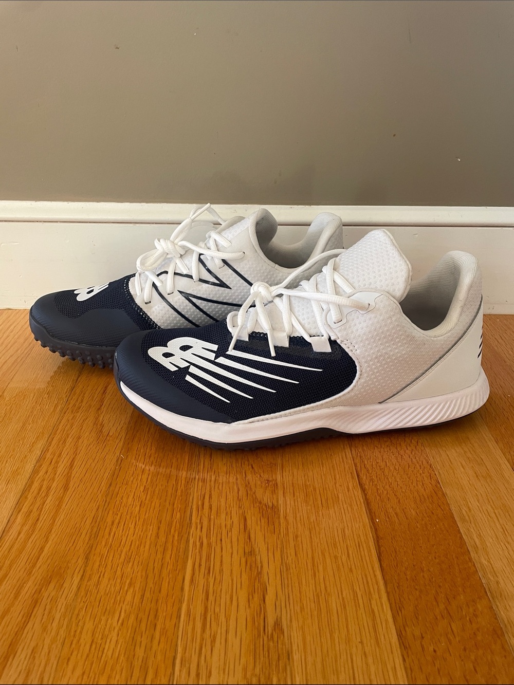New Balance Mens Turf White and Navy Athletic Sneakers